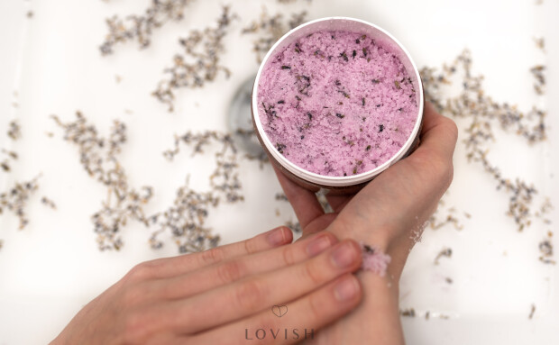 Eksfolianty w trosce o odpowiednie złuszczanie naskórka